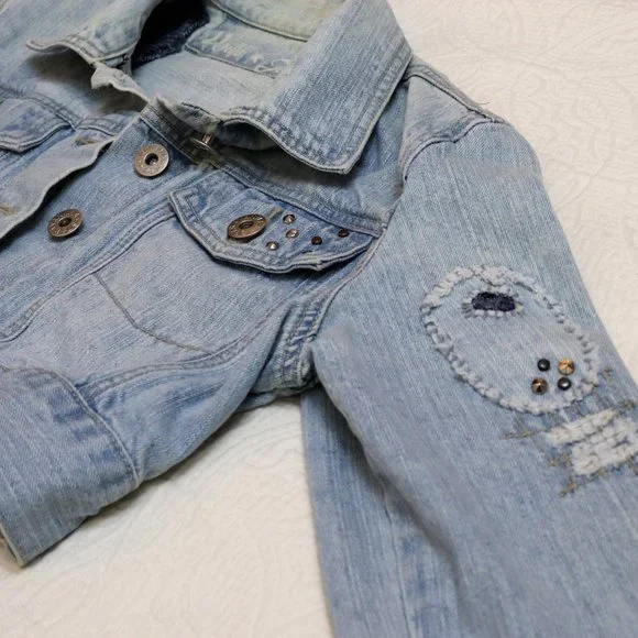 Vanilla Star Jeans | Light Wash Distressed Embroidered Cropped Jean Jacket - Picture 6 of 16